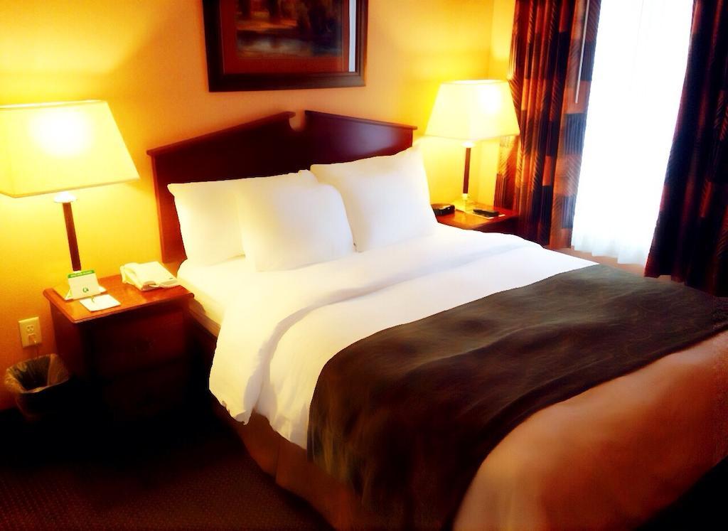 Grandstay Hotel & Suites Downtown Sheboygan Szoba fotó